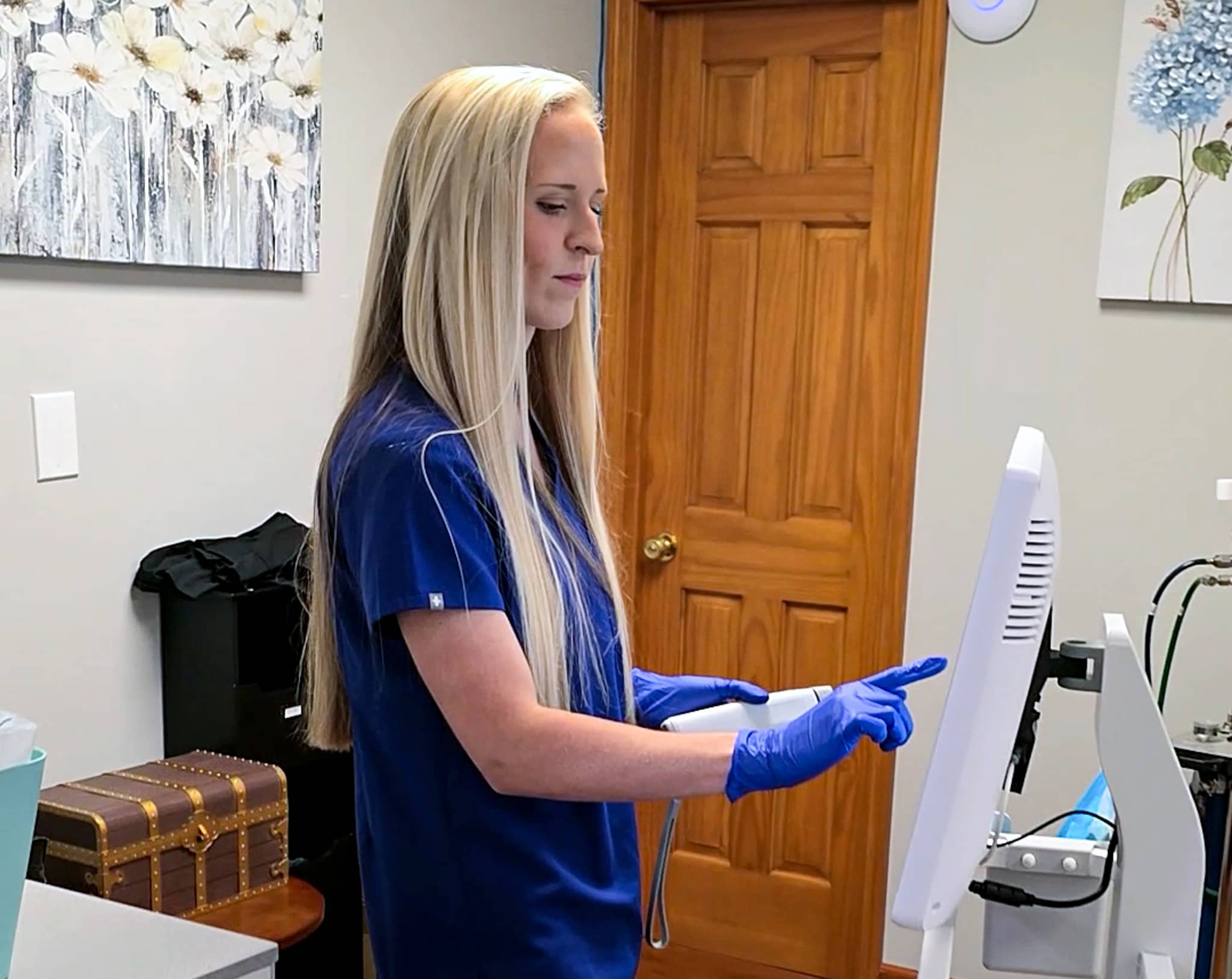 A team member capturing digital impressions with the intraoral scanner